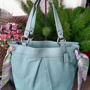 Coach leather bag Excellent Seafoam green